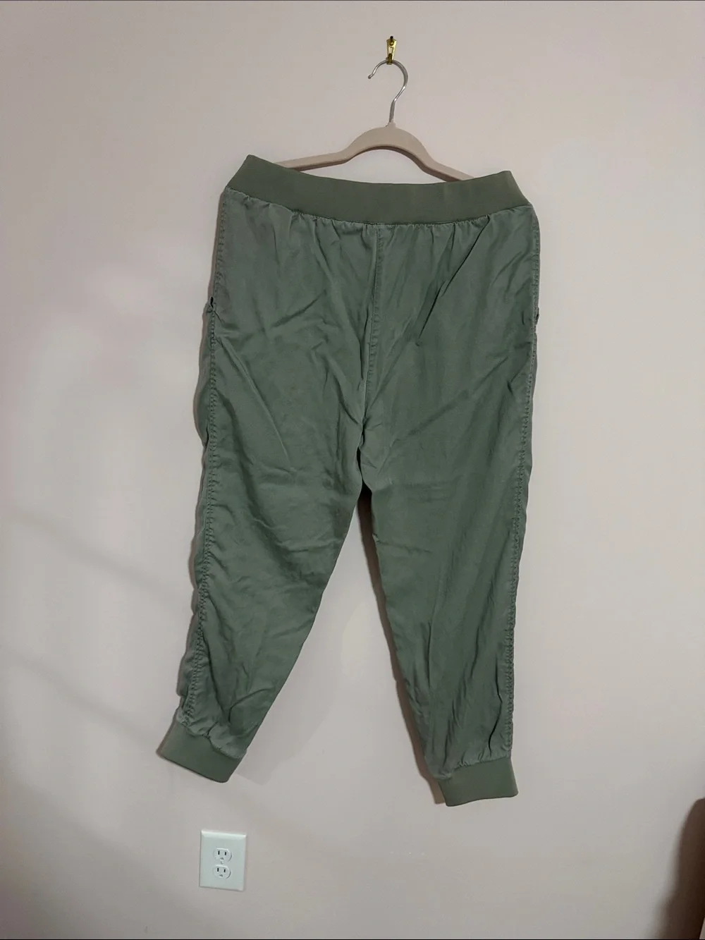 DKNY Olive pants.Size medium.Great condition